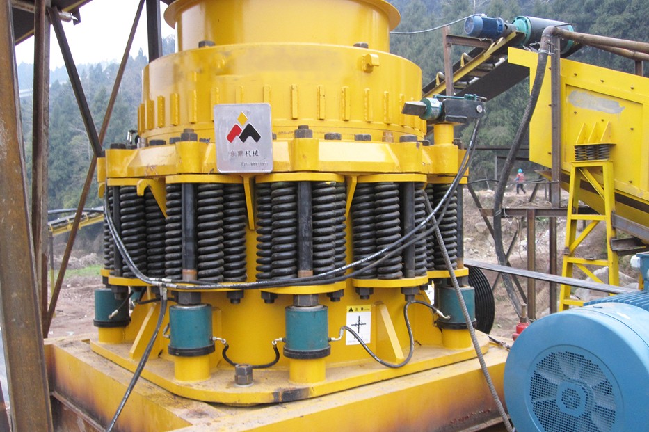【金屬礦】四川時產(chǎn)300噸金屬礦破碎成套設(shè)備